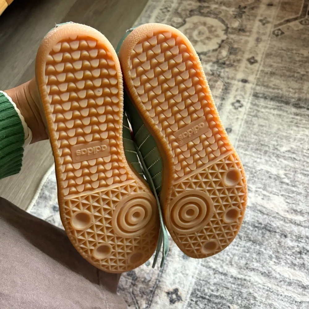 Adidas green sambas size 6.5 - Picture 5 of 7